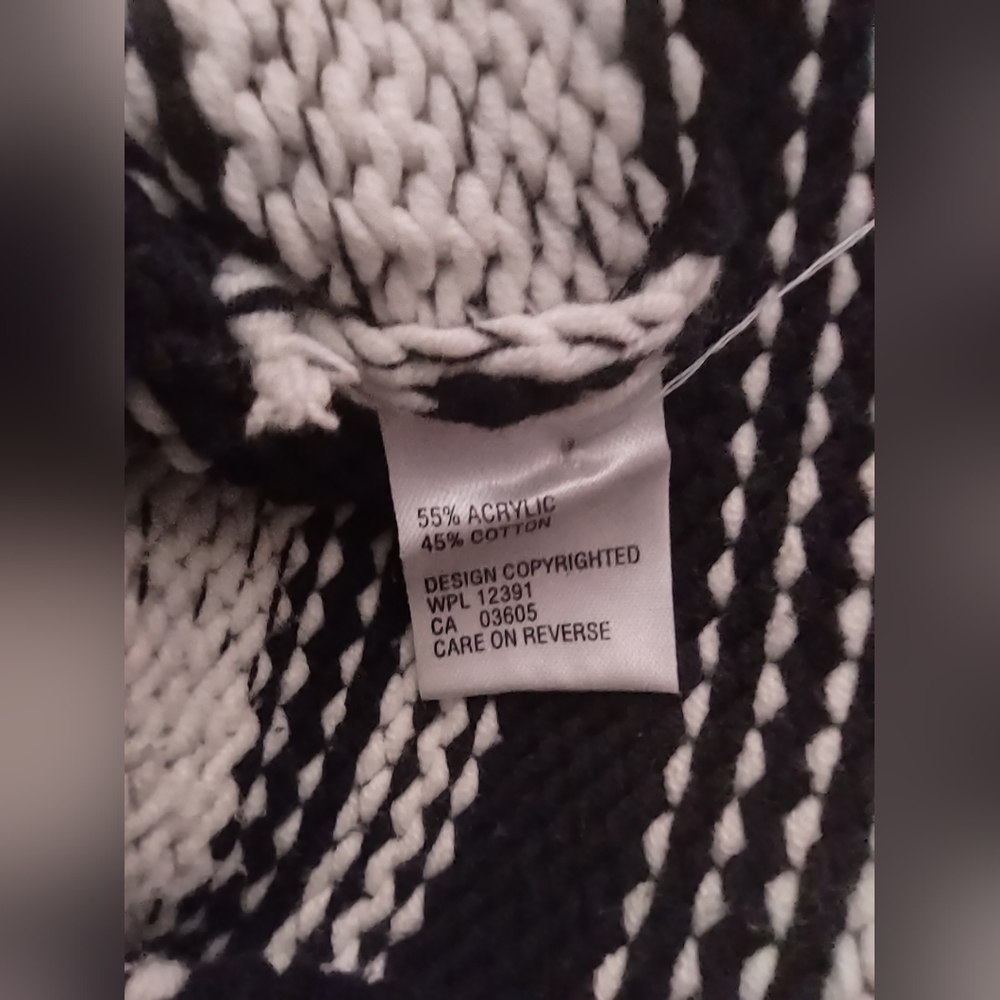 sweater - Picture 4 of 5